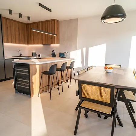 Namiko By Belmont Realty * Zára