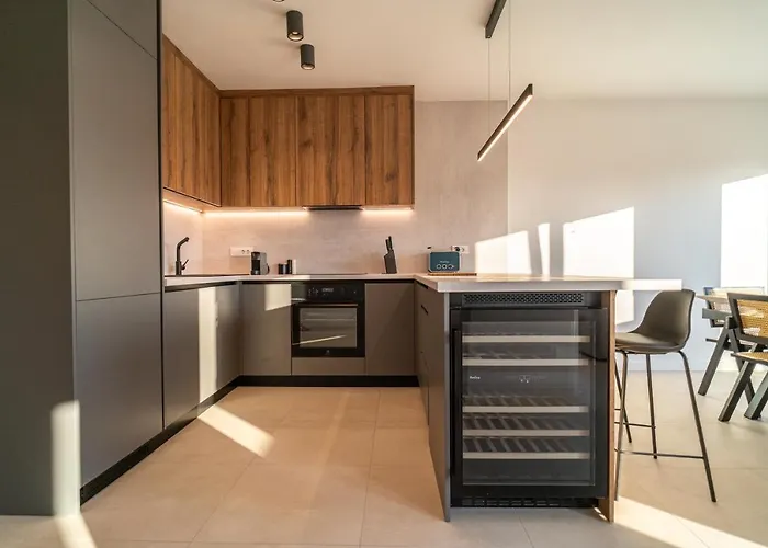 Namiko By Belmont Realty Διαμέρισμα *